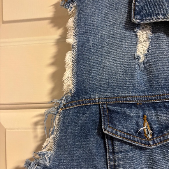 Wild Fable Distressed Sleeveless Jean Jacket - Picture 6 of 7